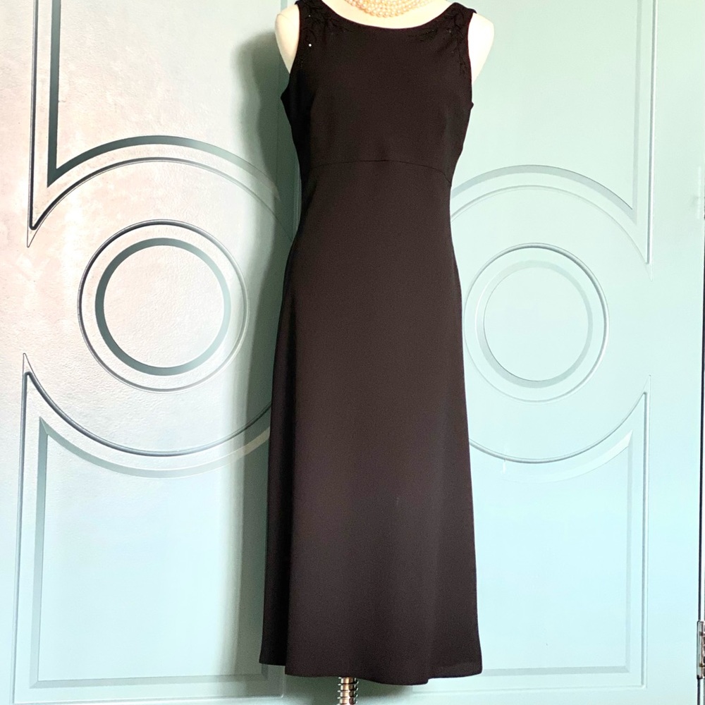 I believe the designer is Jil Sander.